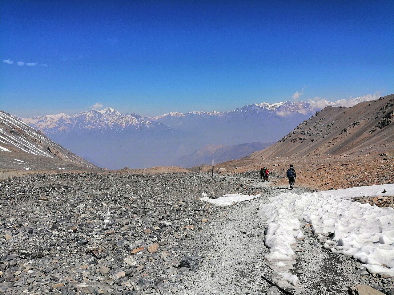 Trekkers descending from Thorong La
