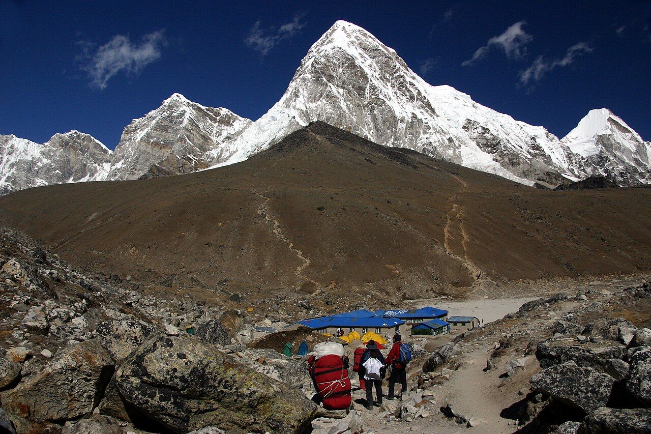 Pumori above Gorak Shep, on the way to Kala Patthar